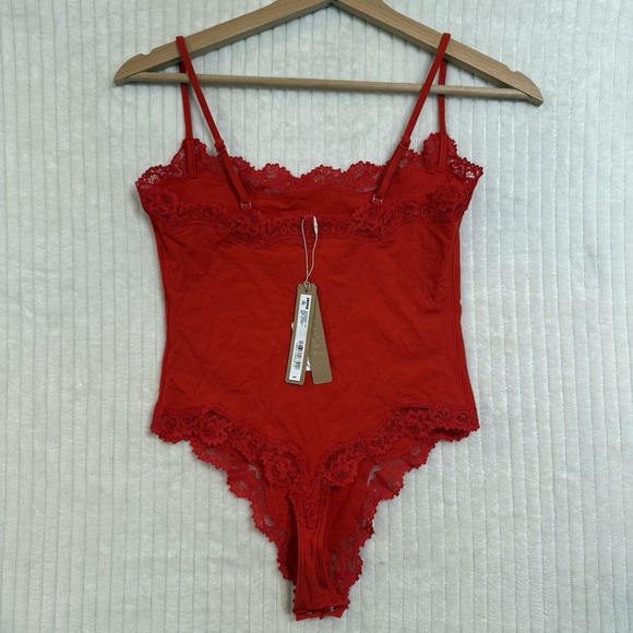 SKIMS Fits Everybody Lace Cami Bodysuit in Cayenne Red Size Small NWT $64 - Picture 11 of 11